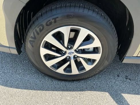 Certified 2025 Subaru Outback Premium AWD/4WD image 9