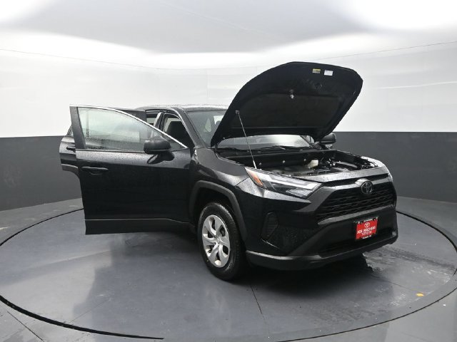 Used 2025 Toyota RAV4 LE AWD/4WD image 39