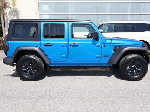 Used 2022 Jeep Wrangler Unlimited Sport AWD/4WD image 9