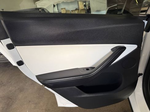 Used 2021 Tesla Model Y Long Range AWD/4WD image 23