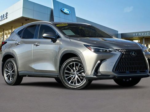Used 2024 Lexus NX 250 FWD image 2