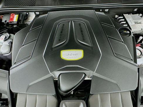 Used 2022 Porsche Cayenne E-Hybrid Coupe image 32