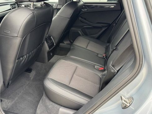 Used 2025 Porsche Macan image 17