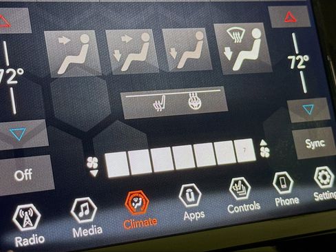 Used 2019 Jeep Cherokee Limited image 24