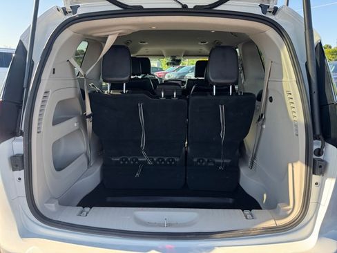 Used 2023 Chrysler Pacifica Touring-L FWD image 26