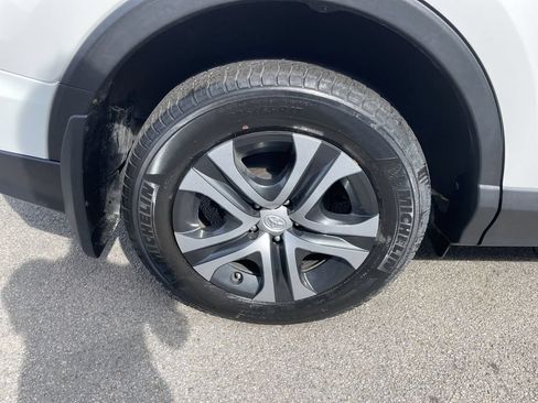 Used 2017 Toyota RAV4 LE AWD/4WD image 12