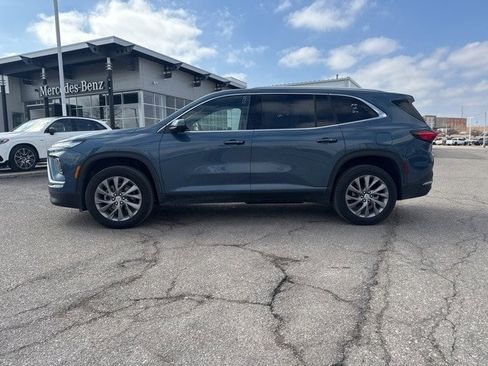 Used 2025 Buick Enclave Preferred image 4