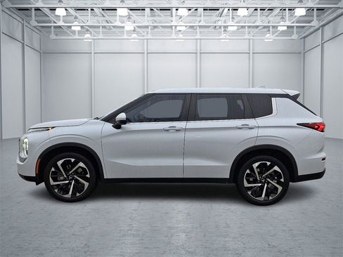 Used 2022 Mitsubishi Outlander ES image 8