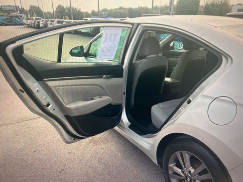 Used 2017 Hyundai Elantra SE w/ SE A/T Tech Package 03 FWD image 13