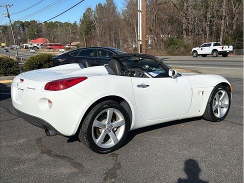 Used 2006 Pontiac Solstice Convertible w/ Premium Package RWD image 6