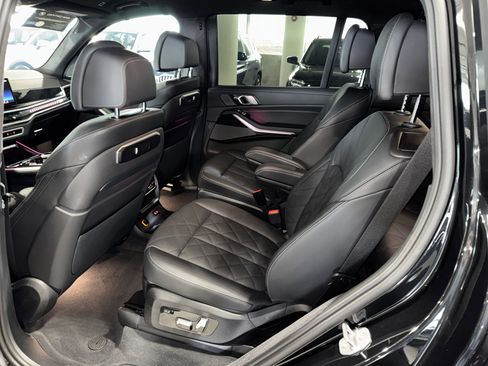 Used 2025 BMW X7 xDrive40i w/ M Sport Package AWD/4WD image 16