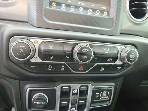 Used 2020 Jeep Wrangler Unlimited Sahara AWD/4WD image 27
