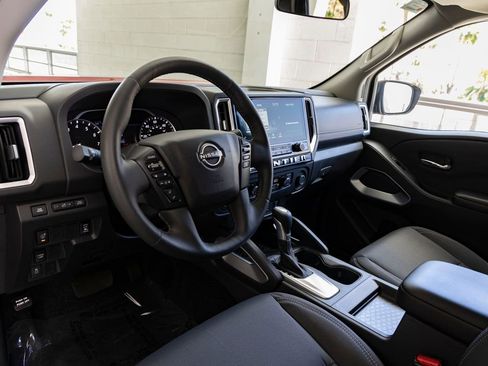 Used 2025 Nissan Frontier SV w/ SV Convenience Package RWD image 15