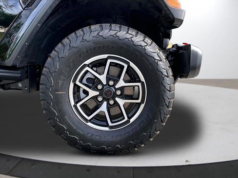 Certified 2025 Jeep Wrangler Unlimited Rubicon w/ Safety Group AWD/4WD image 35