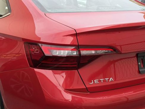Certified 2023 Volkswagen Jetta SE FWD image 11