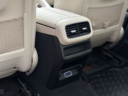 Used 2025 Mercedes-Benz GLE 450 4MATIC image 43