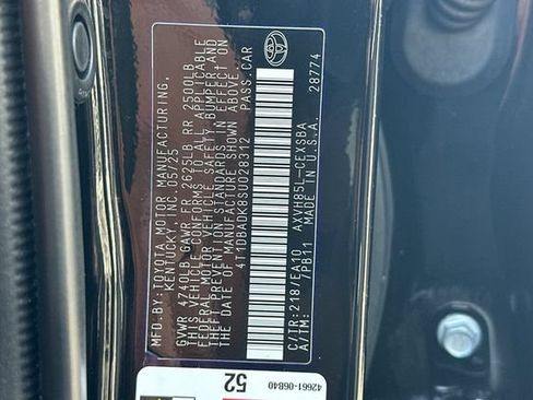 Used 2025 Toyota Camry SE AWD/4WD image 32