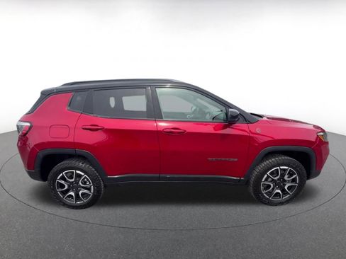 Used 2025 Jeep Compass Trailhawk AWD/4WD image 16