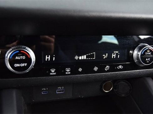 Used 2023 Mitsubishi Outlander SE image 15