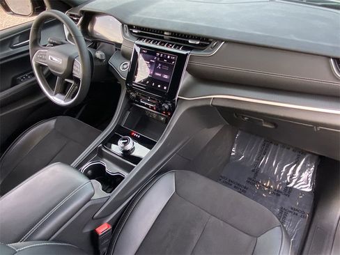 Used 2024 Jeep Grand Cherokee L Altitude image 21