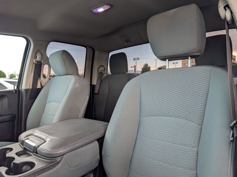 Used 2017 RAM 1500 Express RWD image 17