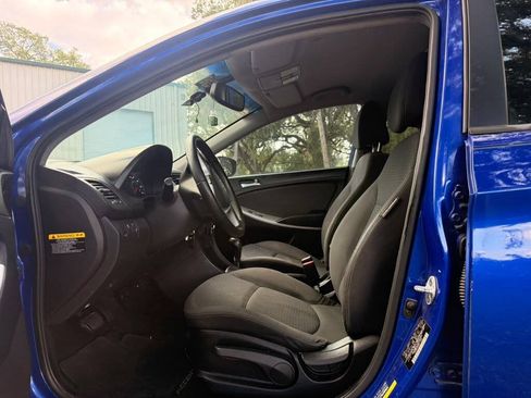 Used 2013 Hyundai Accent SE FWD image 8