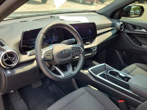 Used 2025 Chevrolet Equinox LT w/ Safety and Technology Package FWD image 17