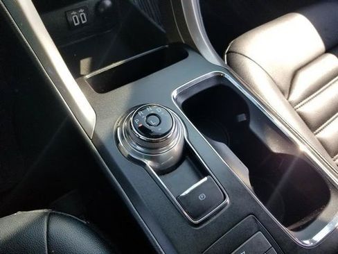 Used 2019 Ford Fusion SEL FWD image 18