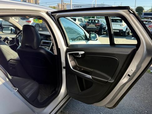 Used 2015 Volvo V60 T5 Premier FWD image 30