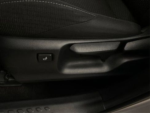 Used 2018 Toyota C-HR XLE FWD image 23