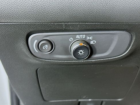 Used 2024 Buick Encore GX Sport Touring FWD image 17