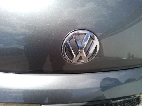 Used 2015 Volkswagen Beetle 1.8T FWD image 32