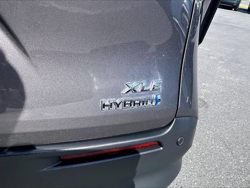 Used 2021 Toyota Sienna XLE FWD image 23