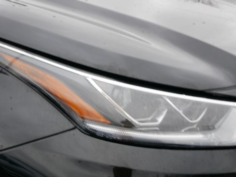 Used 2021 Toyota Highlander Limited image 16