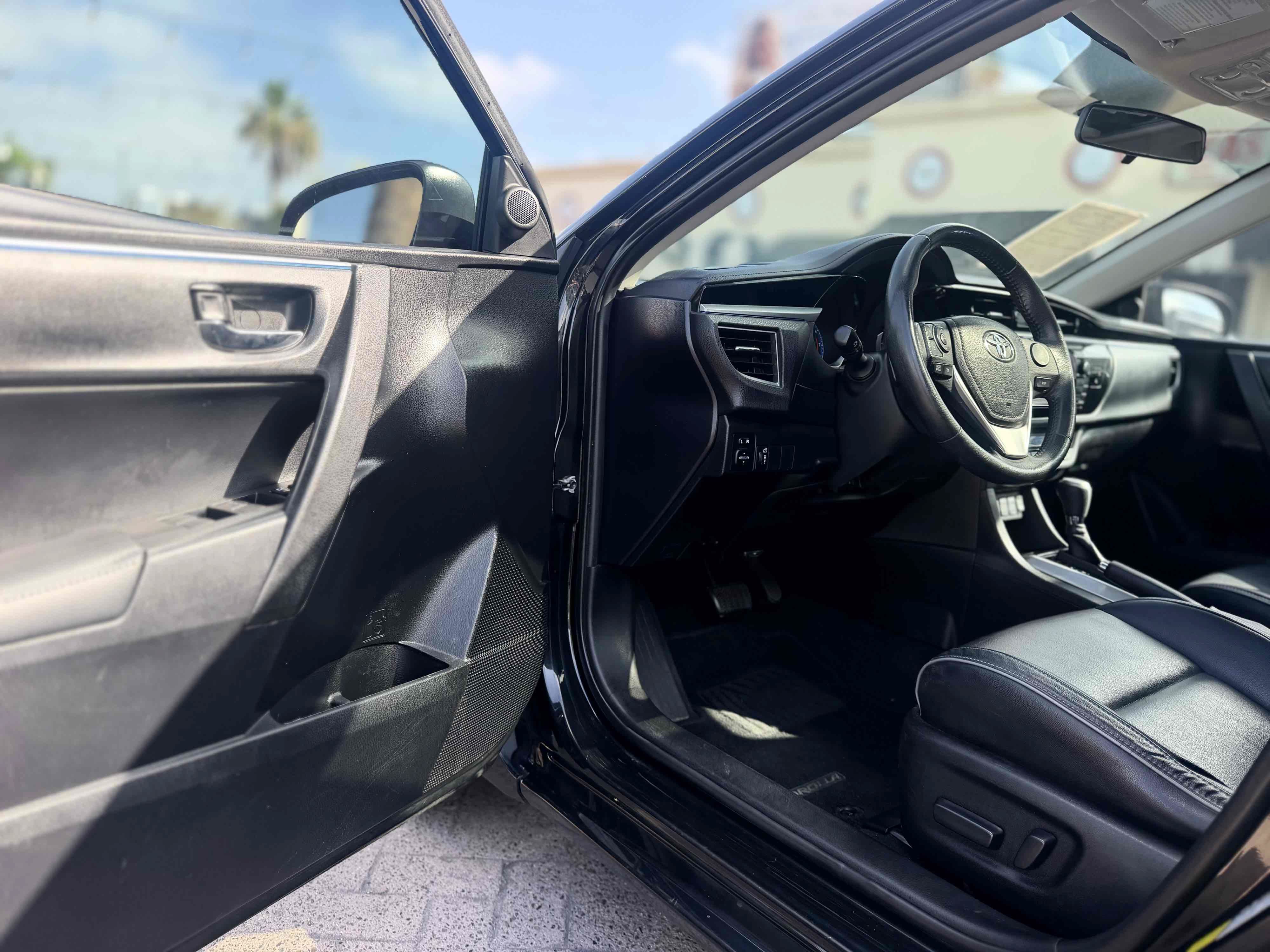 Used 2014 Toyota Corolla S Premium w/ Driver Convenience Package FWD image 13