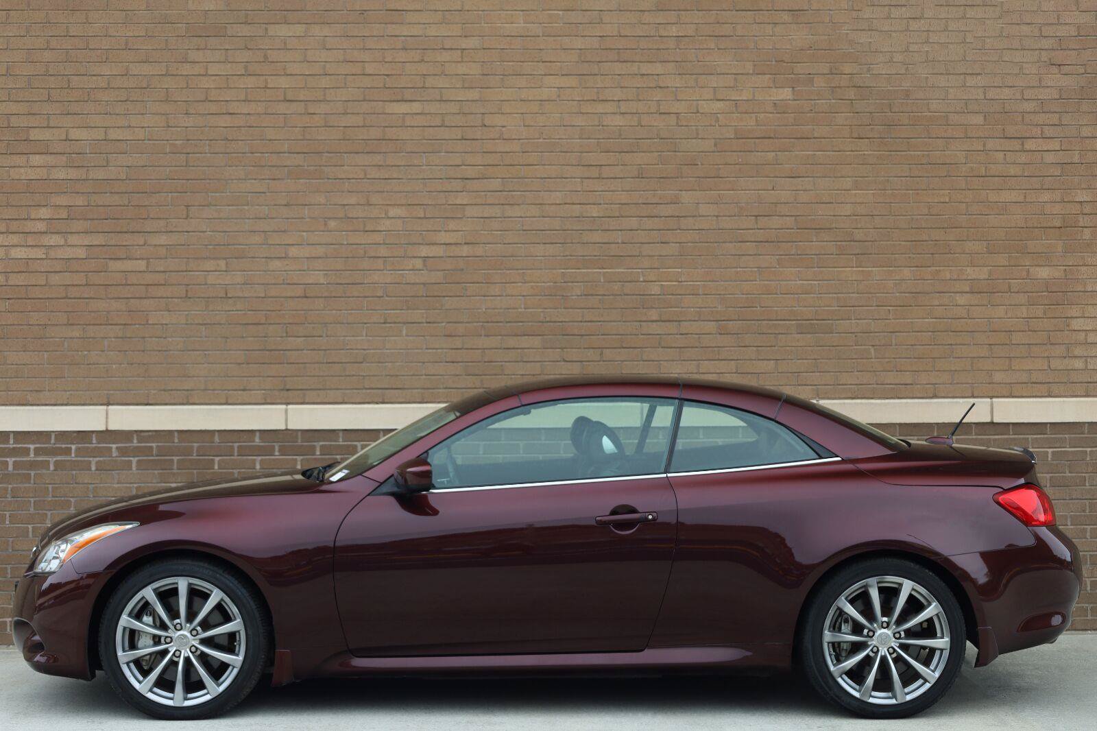 Used 2009 INFINITI G37 Convertible w/ Premium Pkg RWD image 2