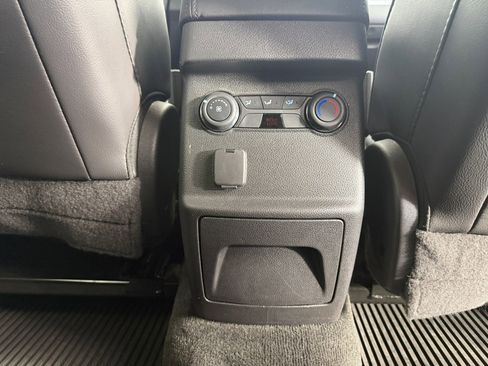 Used 2015 Ford Explorer XLT w/ Equipment Group 202A AWD/4WD image 14