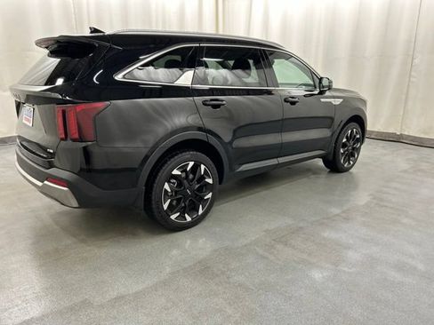 Used 2025 Kia Sorento EX AWD/4WD image 4