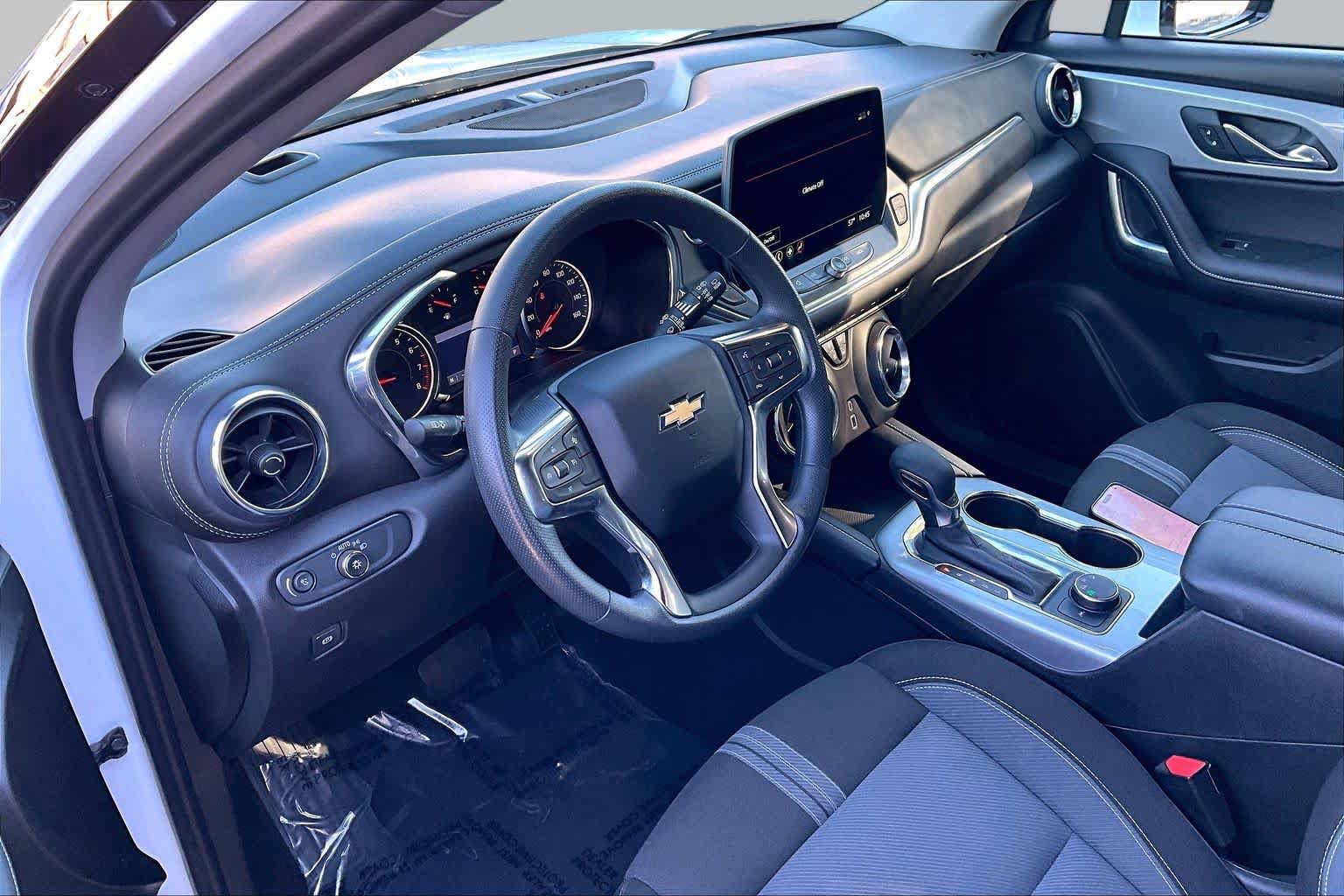 Used 2025 Chevrolet Blazer LT AWD/4WD image 18
