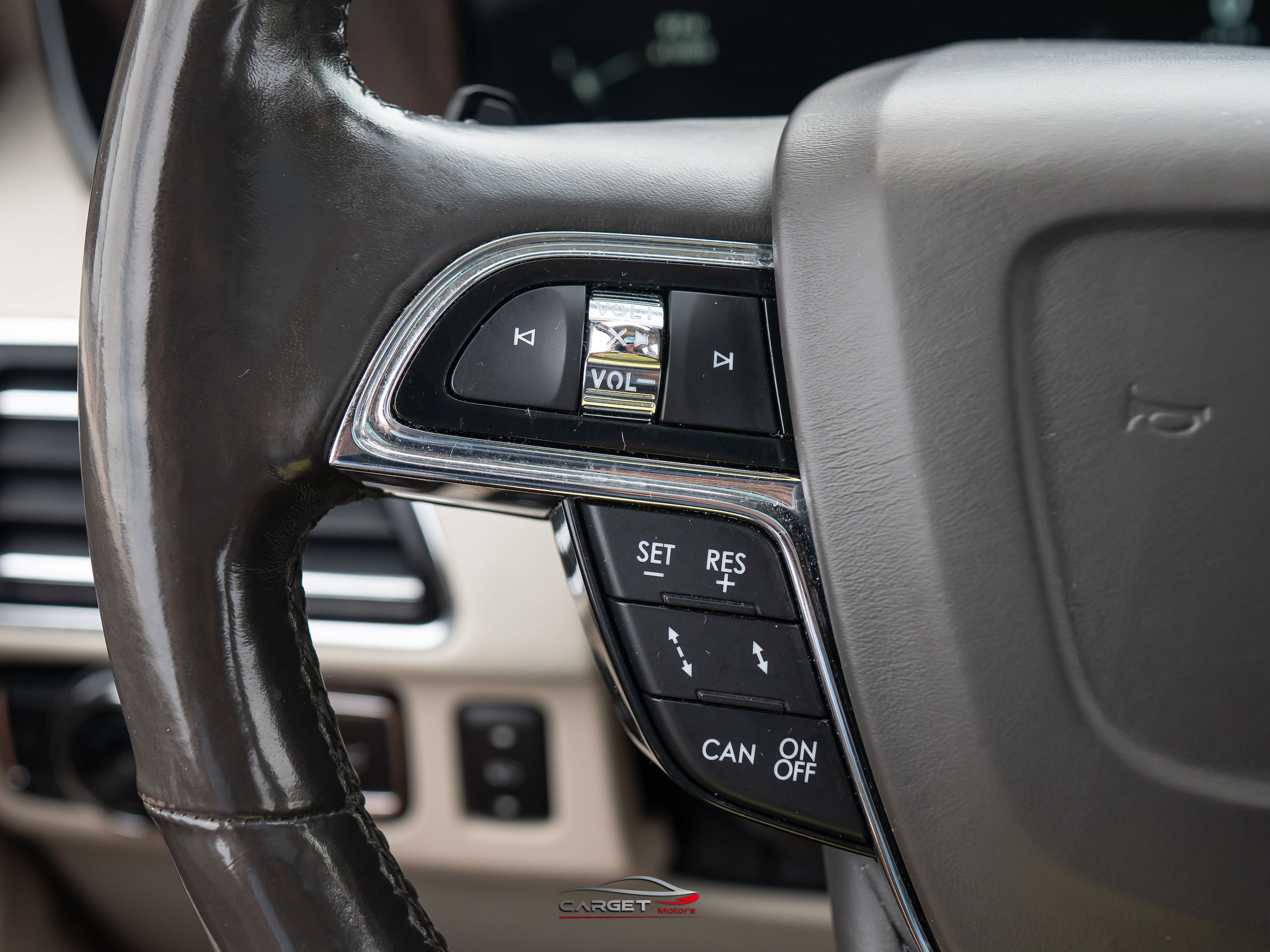 Used 2018 Lincoln Navigator Select w/ Technology Package RWD image 25
