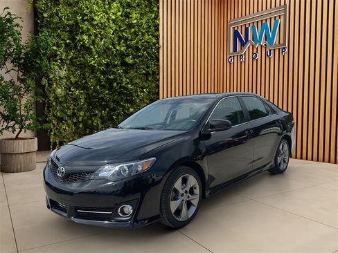 Used 2012 Toyota Camry SE FWD image 3