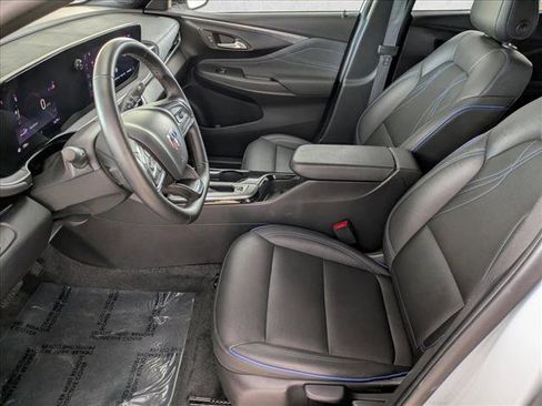 Used 2025 Buick Envista Sport Touring image 14