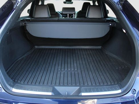 Used 2023 Toyota Venza XLE image 28