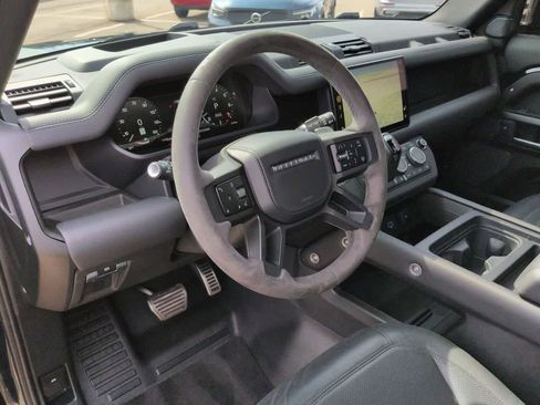 Used 2023 Land Rover Defender 110 V8 image 2
