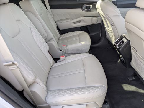 Used 2023 Kia Sorento SX image 13