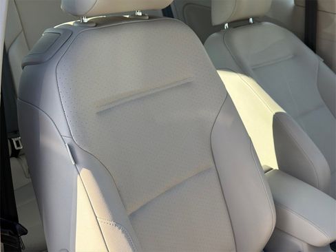 Used 2015 Volkswagen Golf S image 9