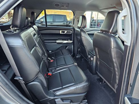 Used 2022 Ford Explorer XLT w/ Equipment Group 202A image 30