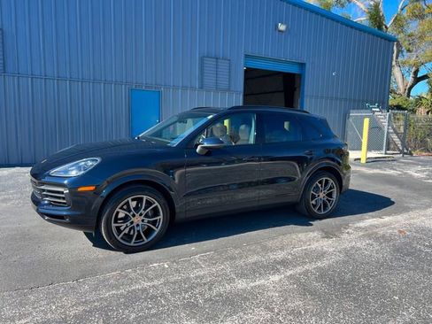 Used 2023 Porsche Cayenne Platinum Edition image 86