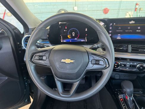 Used 2025 Chevrolet Trax LT image 25