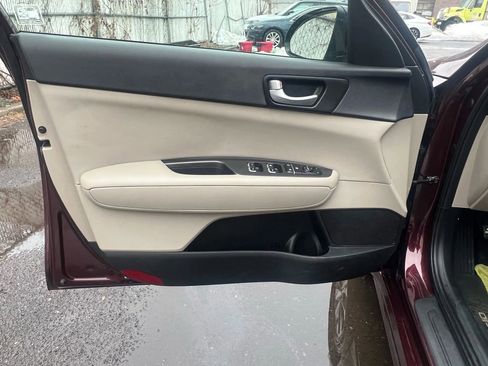 Used 2018 Kia Optima LX w/ 17" Alloy Wheels Package image 11